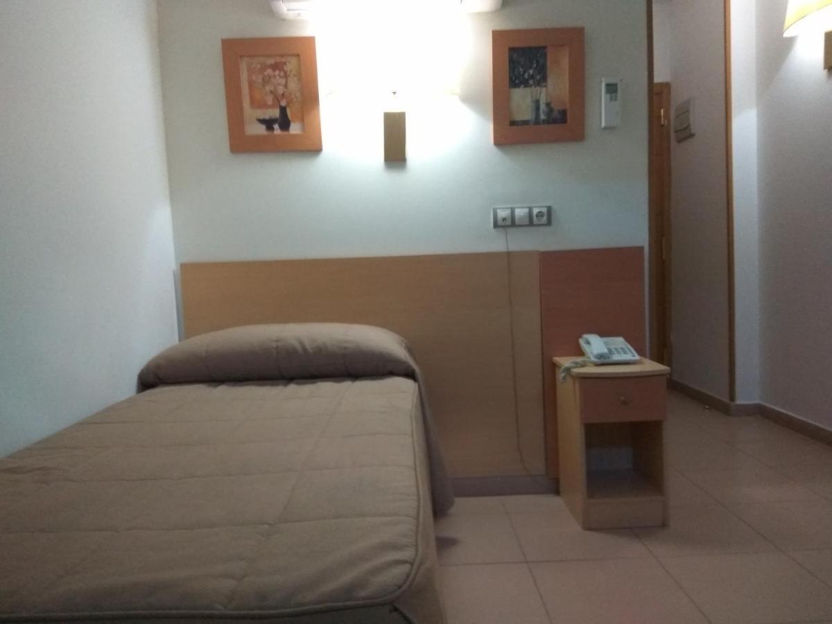 Hostal El Arco Mejorada Del Campo Eksteriør billede