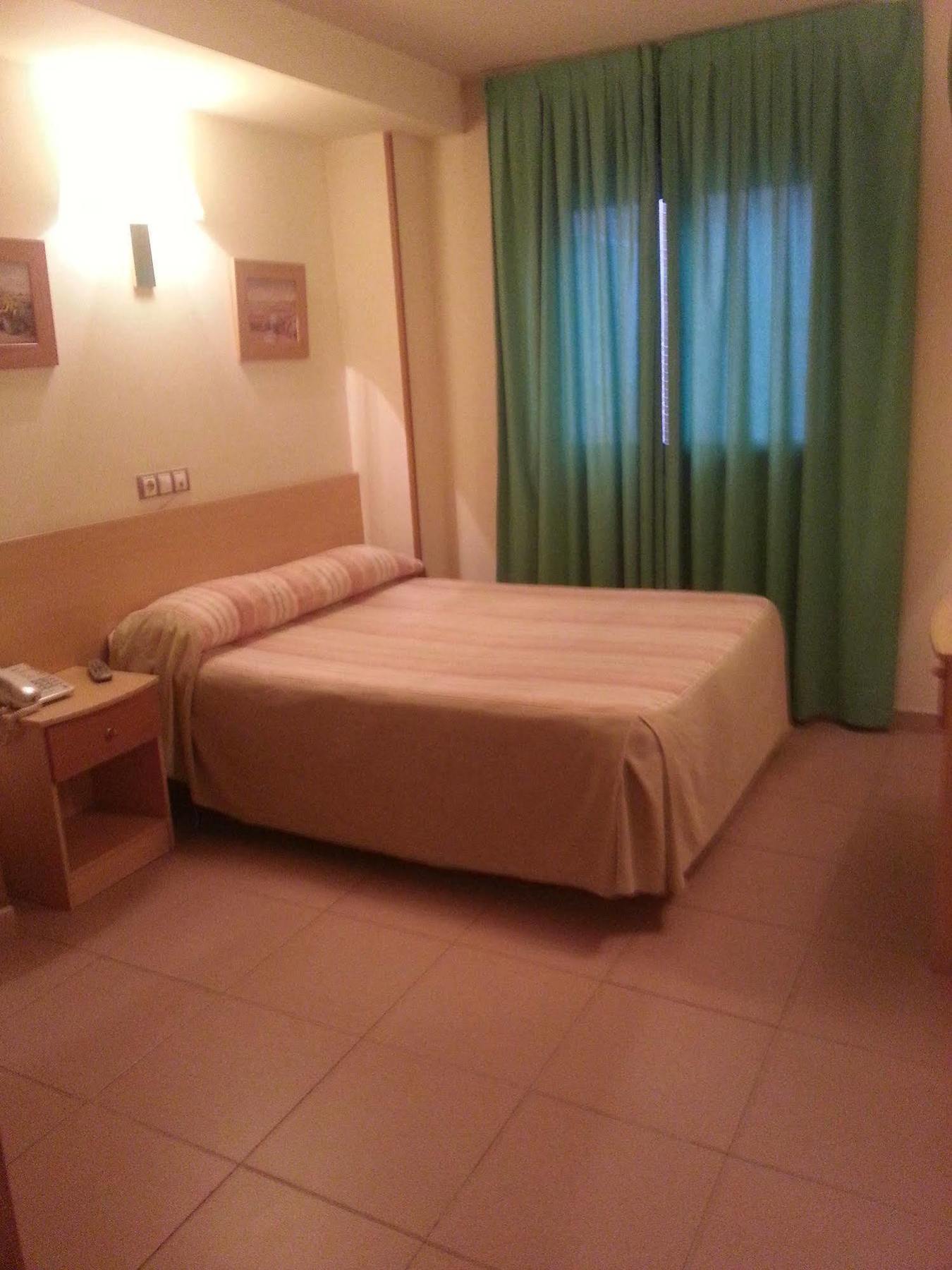 Hostal El Arco Mejorada Del Campo Eksteriør billede