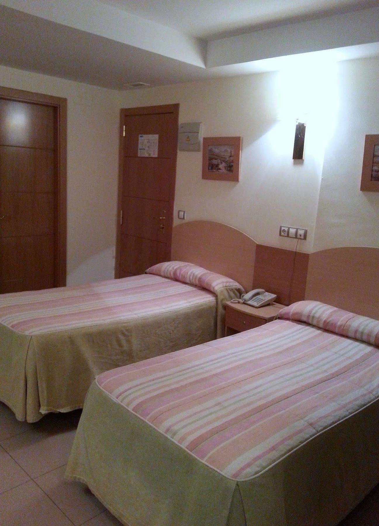 Hostal El Arco Mejorada Del Campo Eksteriør billede