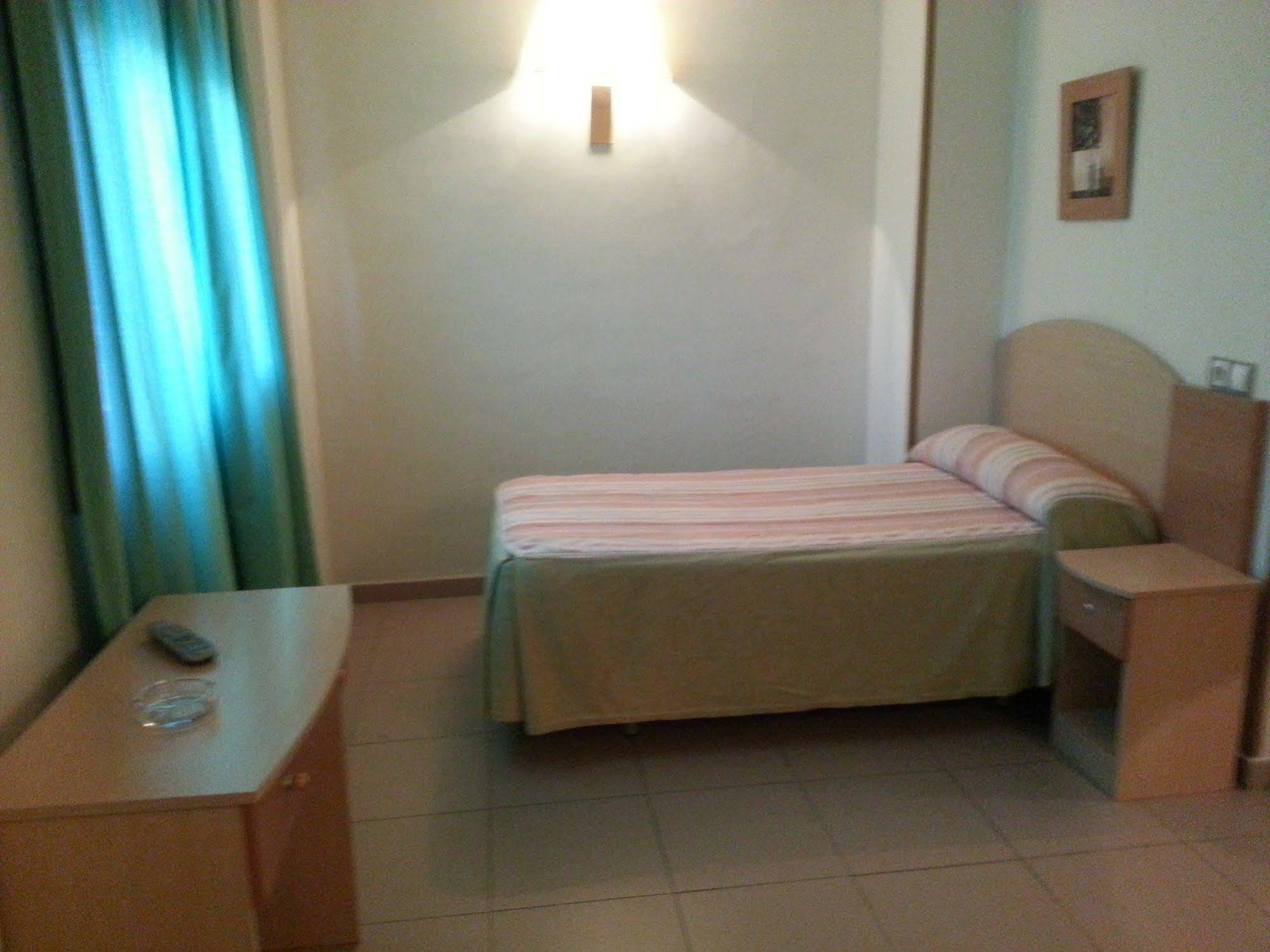 Hostal El Arco Mejorada Del Campo Eksteriør billede